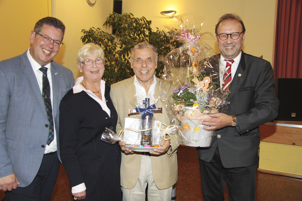 Kreispräsident Klaus Peter Diek, Bärbel und Hans Hachmann und BGM Peter Kroll