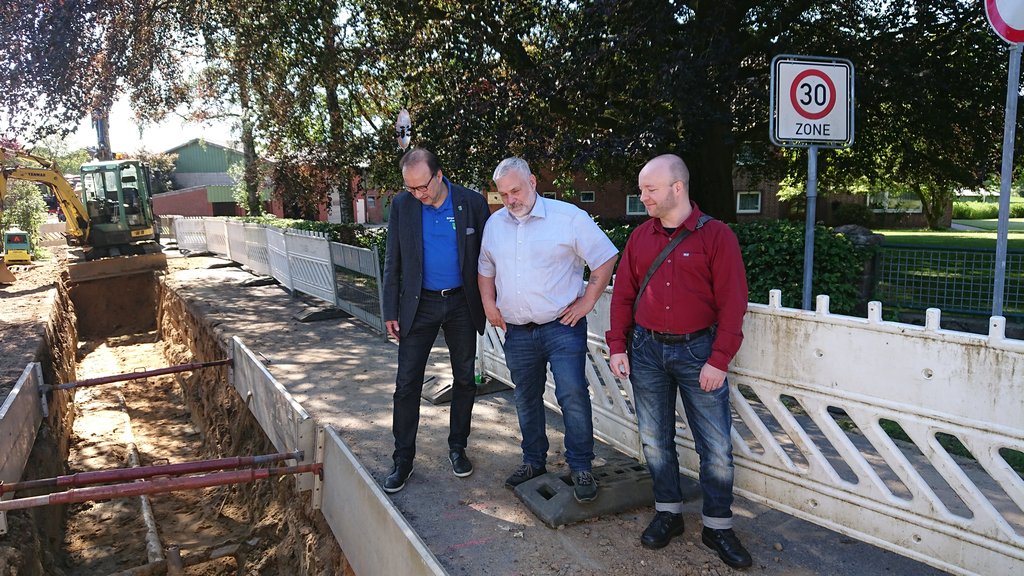 Herr Lips, Peter Kroll und Thomas Seemann an der Baustelle Hörntwiete
