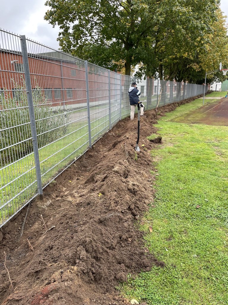 Vorbereitungen für den großen Arbeitseinsatz auf dem Sportplatz am 2.10.